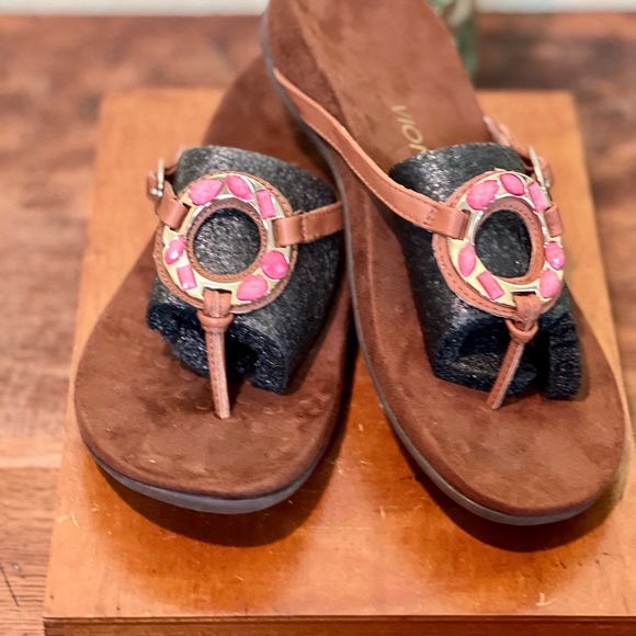 Vionic Toe post Sandals - Picture 5 of 7